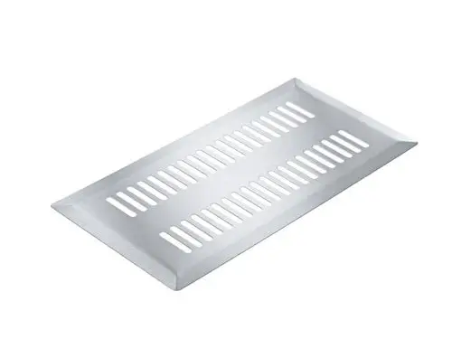 STIEBEL ELTRON LVE FG Luftverteilsystem mit länglichen Lüftungsschlitzen.